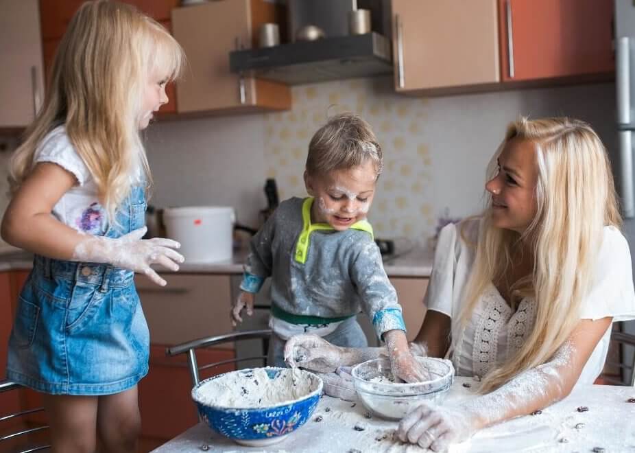 Mother-kids-baking