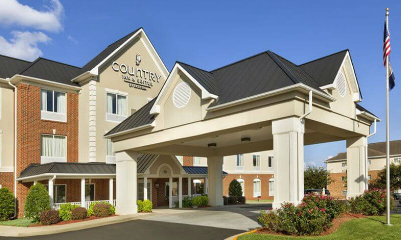 Country Inn and Suites - Hotel front